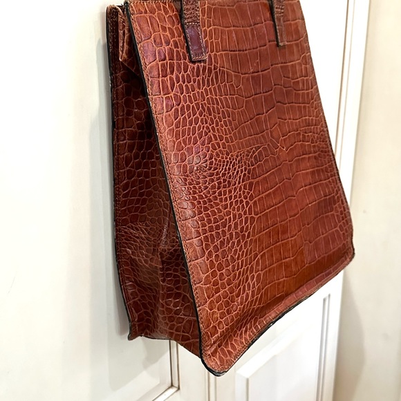 Vintage Cristian of Italy Embossed Croc Style Leather Bucket Bag - Picture 3 of 14